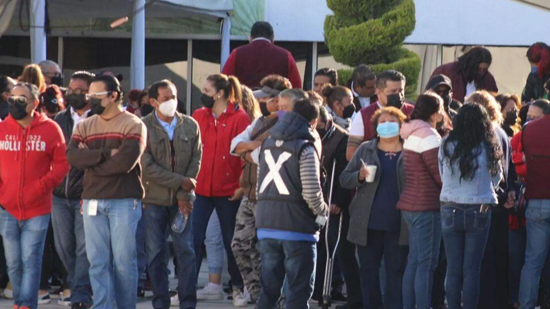 Trabajadores realizan paro de labores en la SEP Puebla